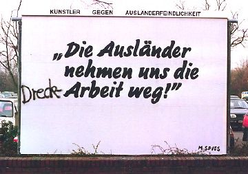 Die Ausländer nehmen und die Dreck-Arbeit weg!